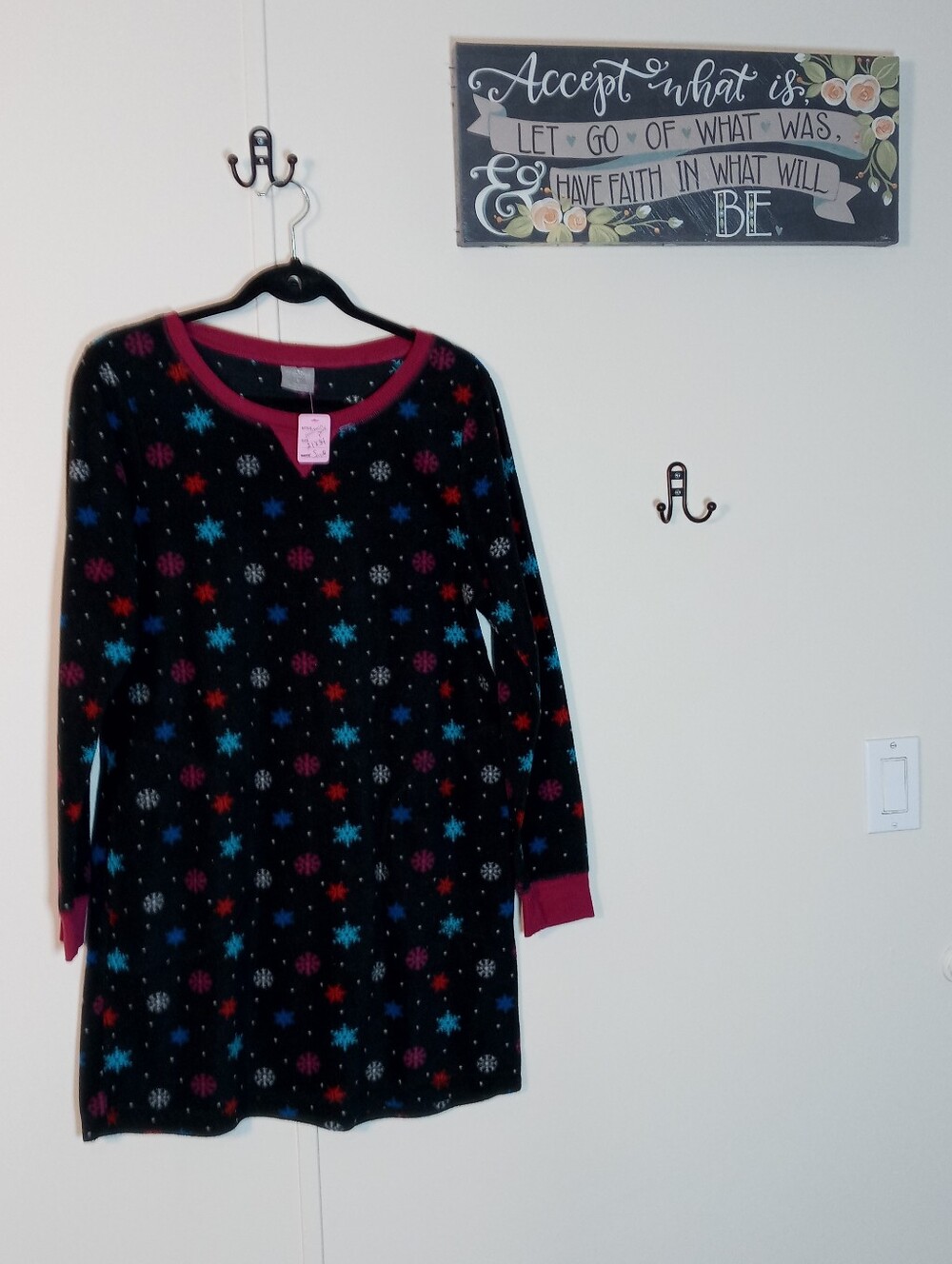 Mountain Peak Small Colorful Snowflake Long Sleeve nightgown